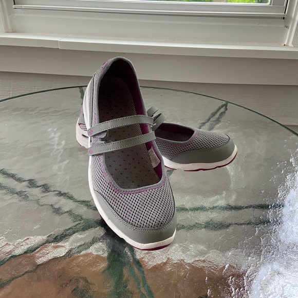 L.L. Bean Mary Jane Shoes - Picture 1 of 3